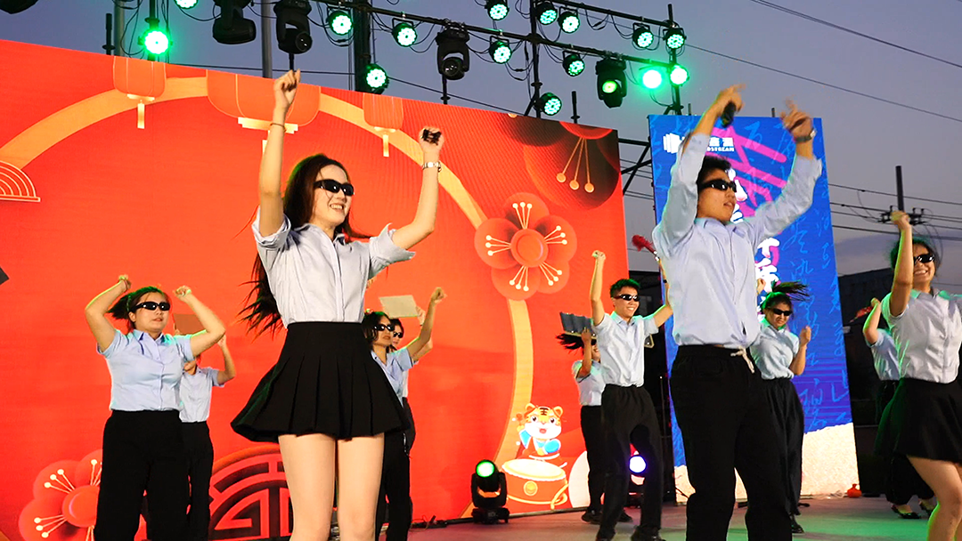 风华正茂·挥斥方遒 | 宏鑫源控股集团夏日烧烤晚会燃情绽放!(图2) 风华正茂·挥斥方遒 | 宏鑫源控股集团夏日烧烤晚会燃情绽放!(图2)