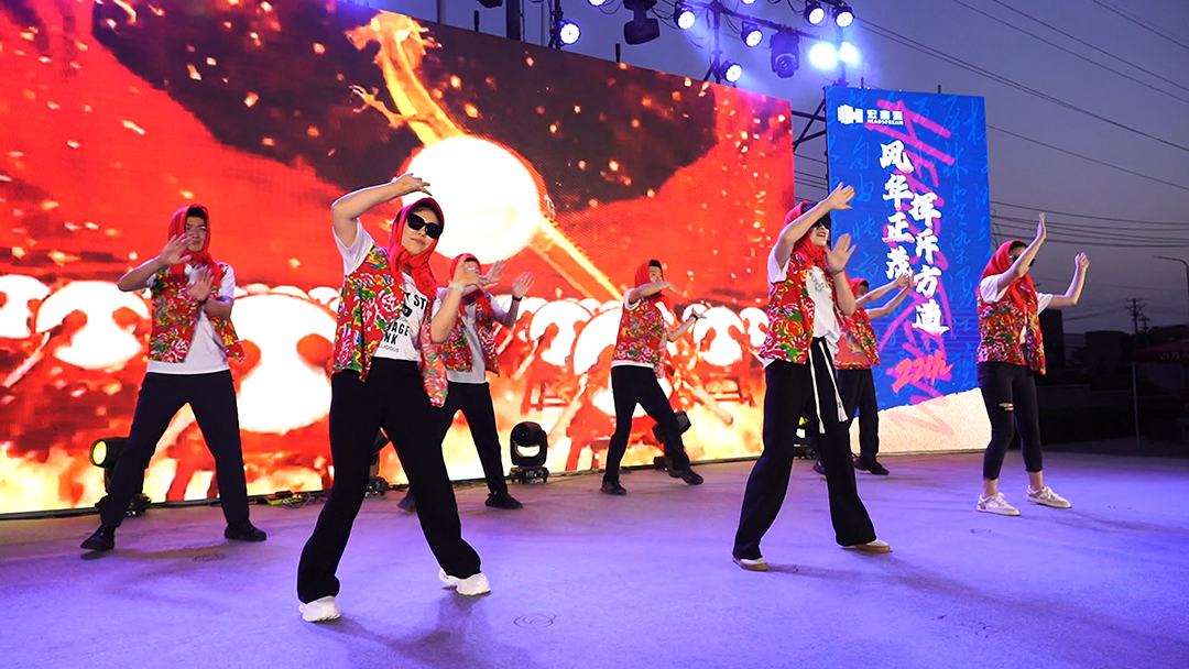 风华正茂·挥斥方遒 | 宏鑫源控股集团夏日烧烤晚会燃情绽放!(图3) 风华正茂·挥斥方遒 | 宏鑫源控股集团夏日烧烤晚会燃情绽放!(图3)